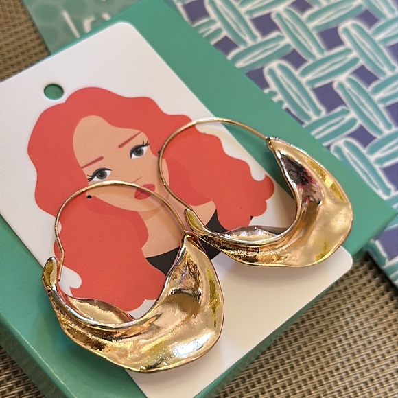 Gorgeous Gold Hoop Earrings Fortune Cookie Design - Picture 3 of 9